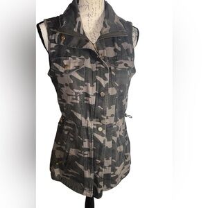 Duffield Lane Vest